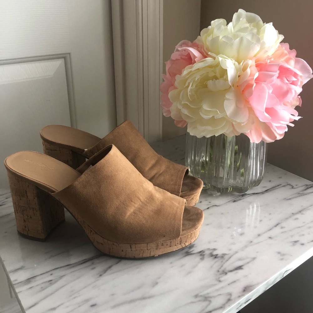 Gently Used Nude Wedge Heal